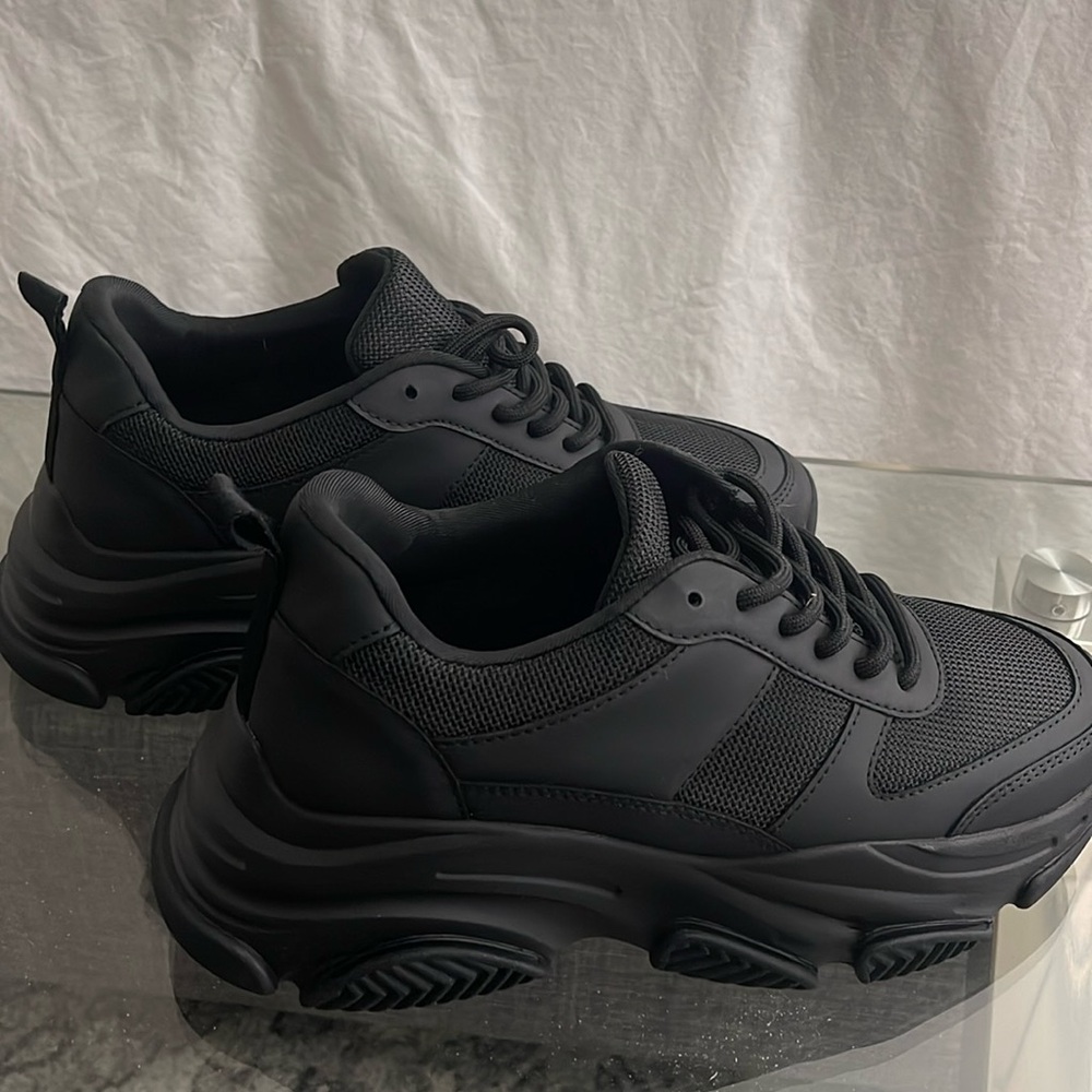 Steve Madden Determined Black Sneakers Size 8.5